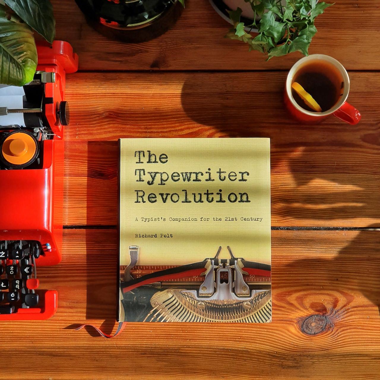 Zdjęcie książki /images/books/01 typewriter revolution/the typewriter revolution